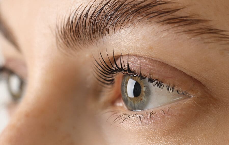 Cómo fortalecer tus pestañas para que luzcan en su mejor versión