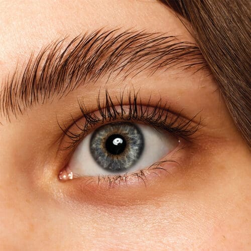 Rutina diaria para fortalecer pestañas de forma segura