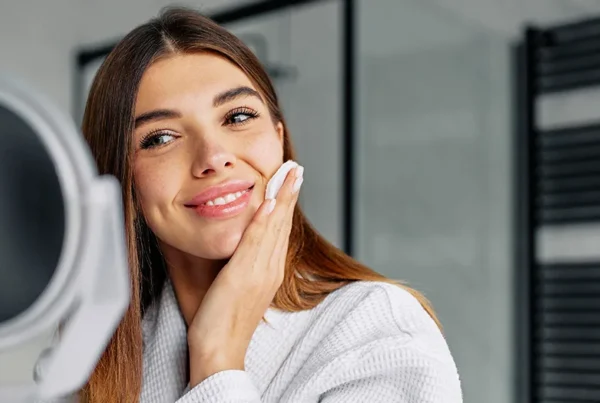Belleza diaria y cuidado natural de pestañas y cejas